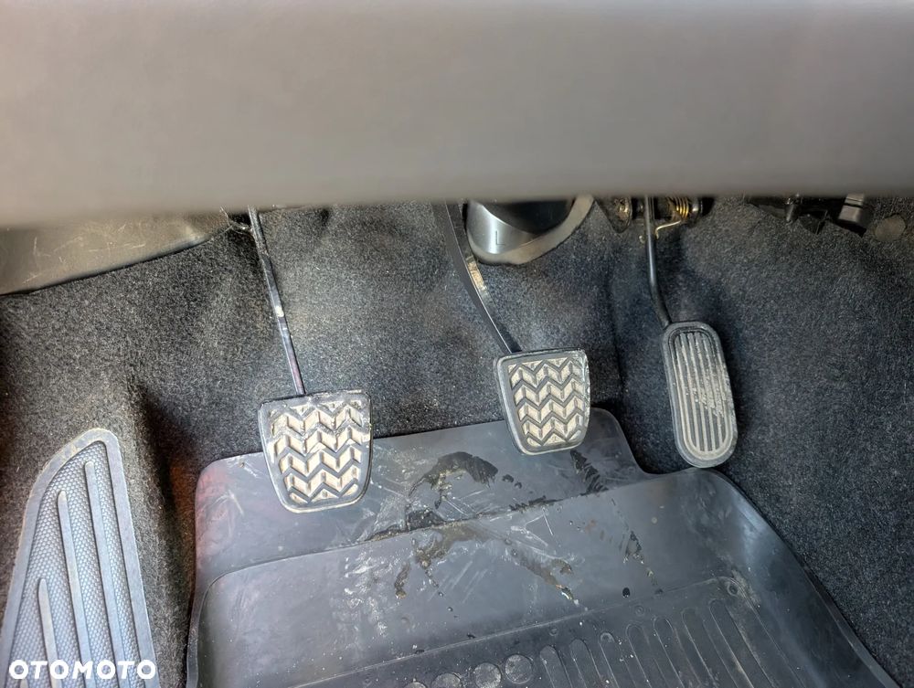 Toyota Yaris 1.3 - 34