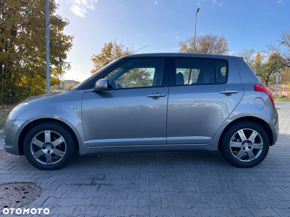 Suzuki Swift 2009 photo 4