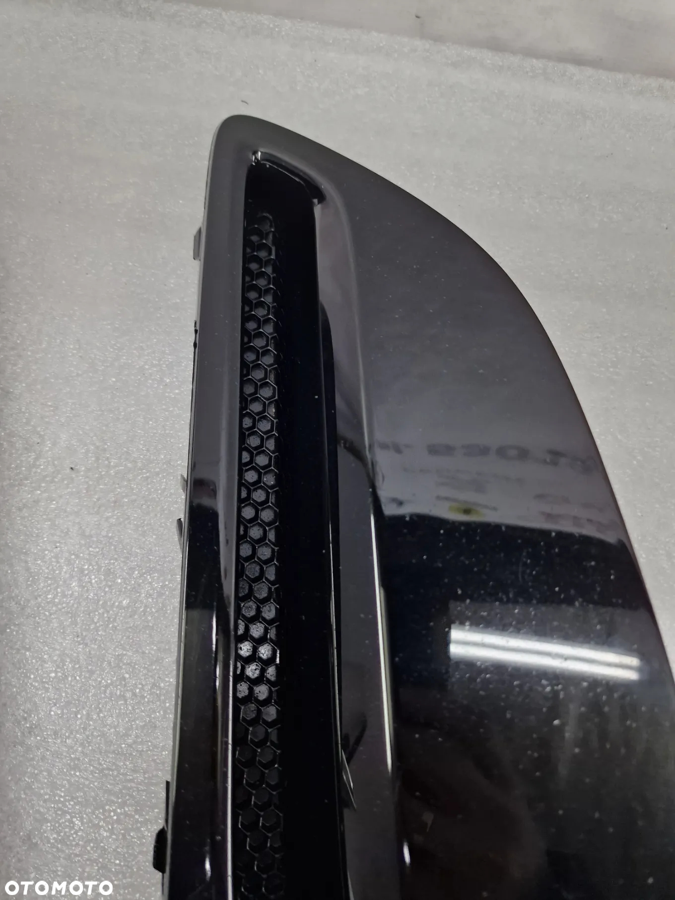 OPEL ZAFIRA C 12- LEWA KRATKA BOCZNA ZDERZAKA PRZEDNIEGO PRZÓD , NR 13300504 , NR AUKCJI C/17 - 4