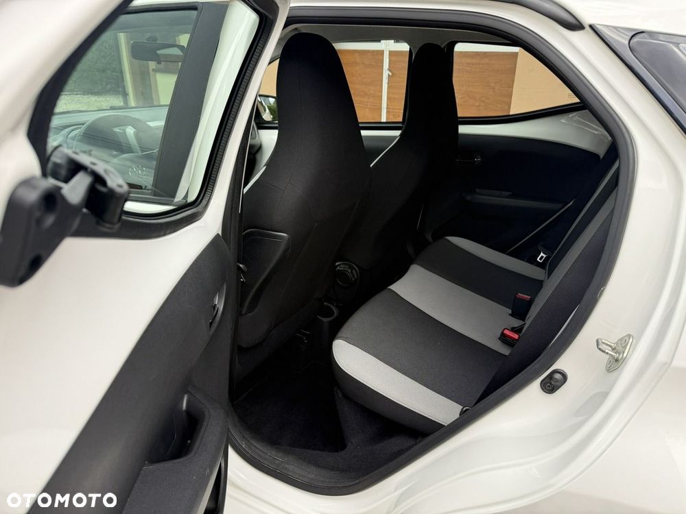 Toyota Aygo x-play touch - 24