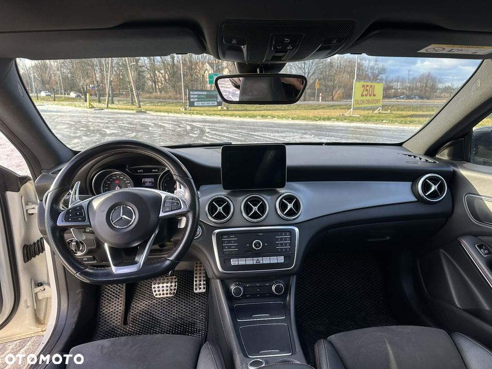 Mercedes-Benz CLA 220 4-Matic - 5