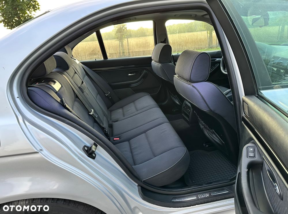BMW Seria 5 520i - 28