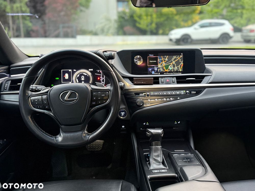 Lexus ES 300h Business Edition - 9