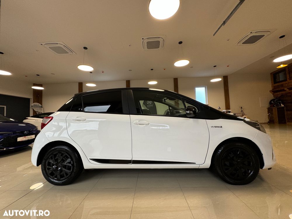 Toyota Yaris 1.5 VVT-i HSD Bi-Tone G&B - 4