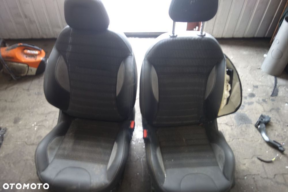 KOMPLET SIEDZEŃ PEUGEOT 2008 - 1