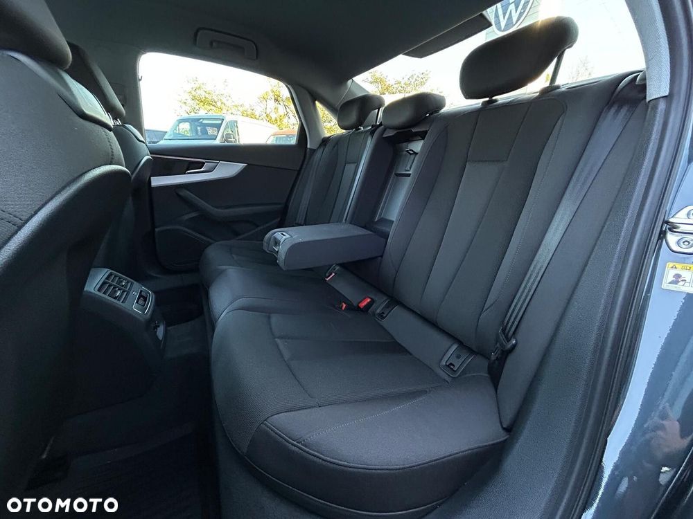 Audi A4 Limousine - 18