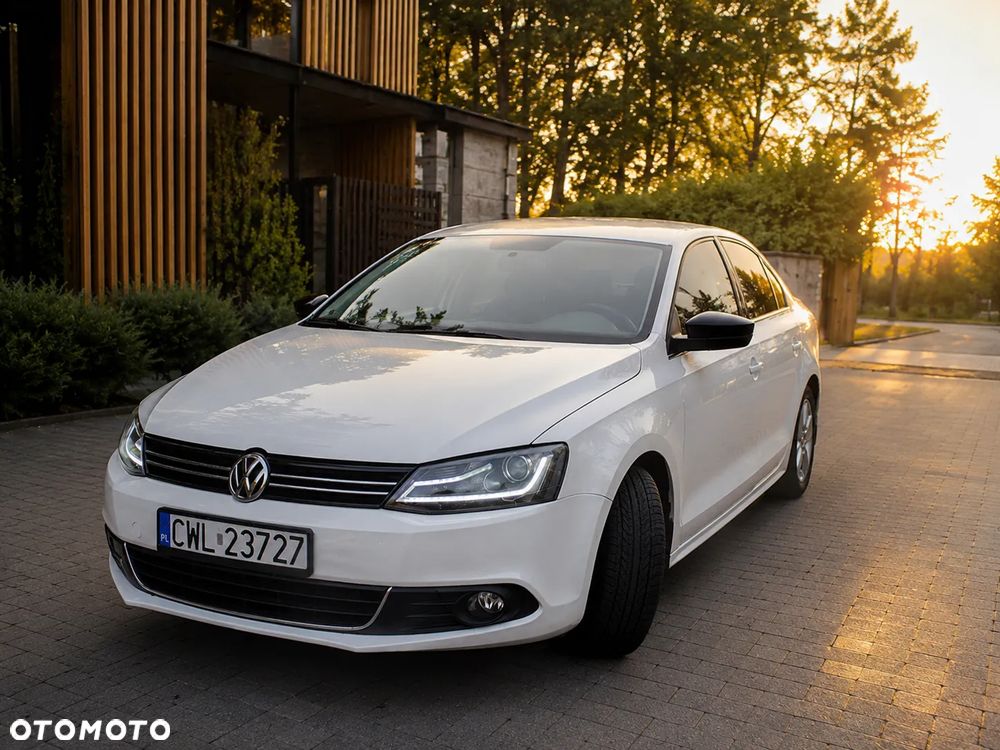 Volkswagen Jetta - 1