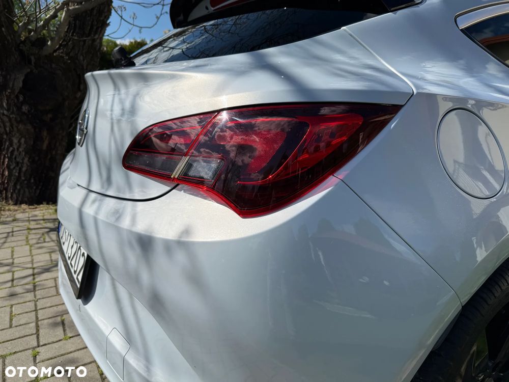 Opel Astra IV GTC OPC - 11