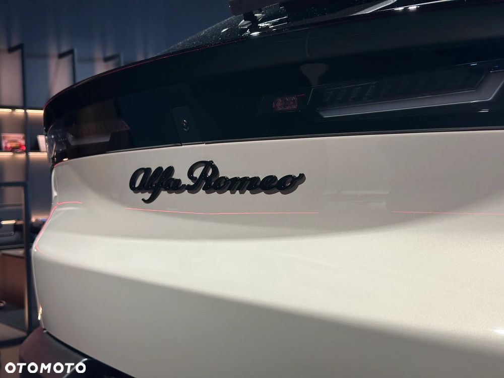 Alfa Romeo Junior 1.2 mHEV Ti eDCT - 9
