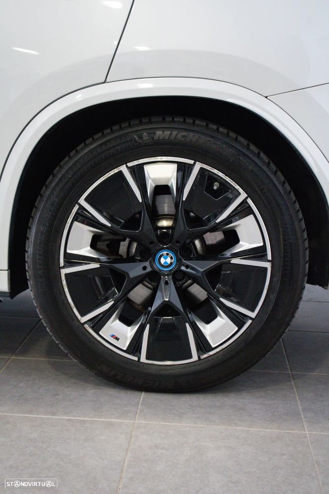 BMW iX3 M Sport Impressive - 15