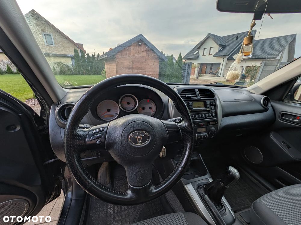 Toyota RAV4 - 8