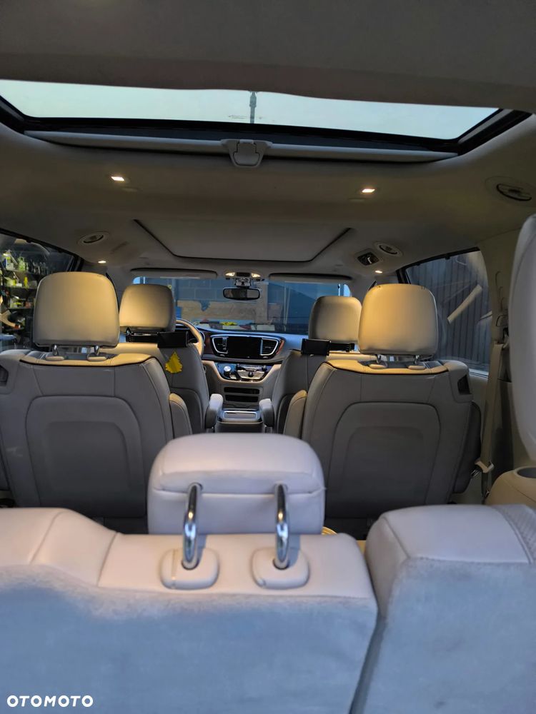 Chrysler Pacifica - 5