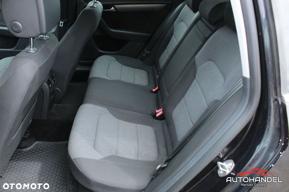 Volkswagen Passat - 16