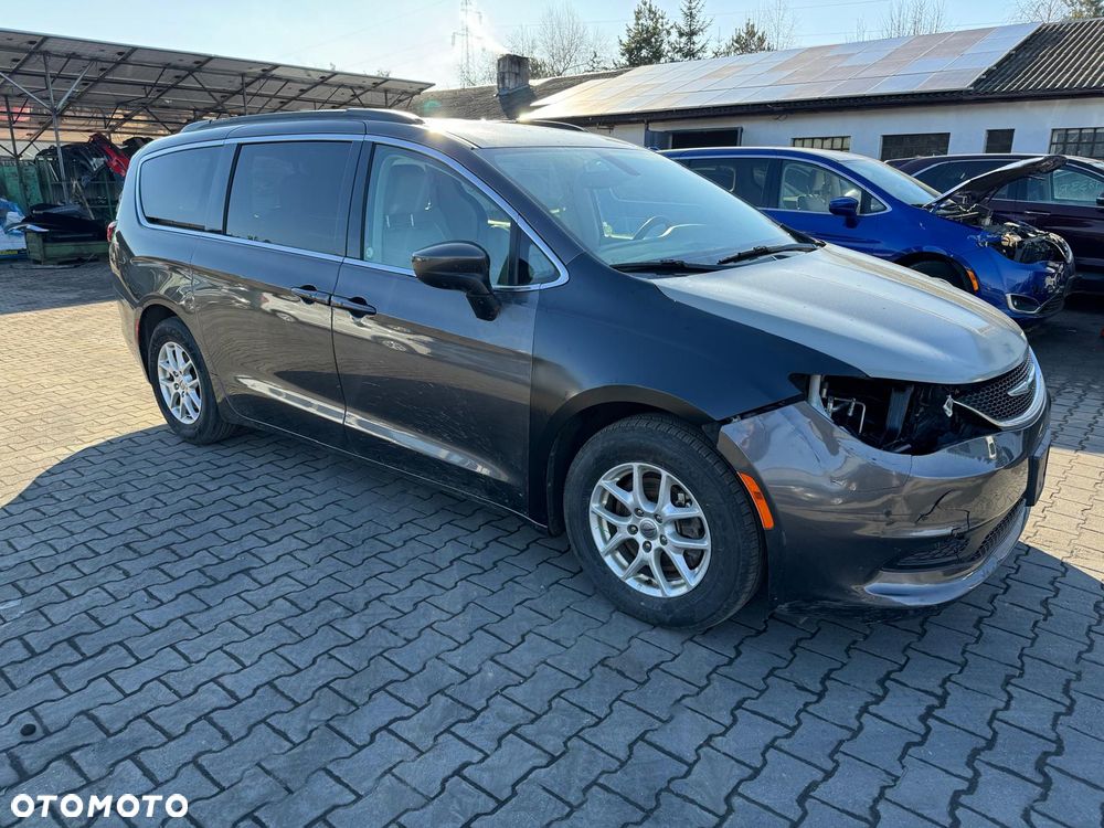 Chrysler Pacifica - 6