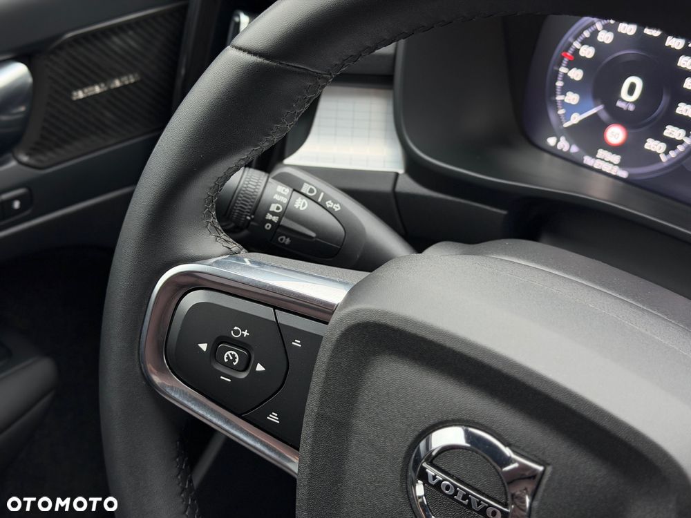 Volvo XC 40 T2 Plus Dark - 22