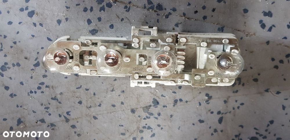 AUDI A4 B5 KOMBI WKŁAD LAMPY TYŁ 8D9945257 - 1
