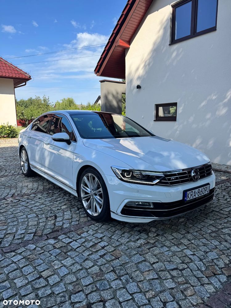 Volkswagen Passat - 1