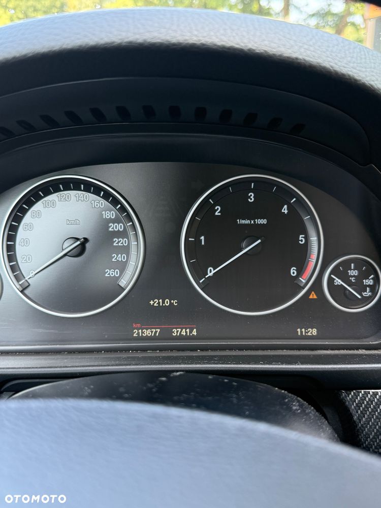 BMW Seria 5 520d xDrive - 12