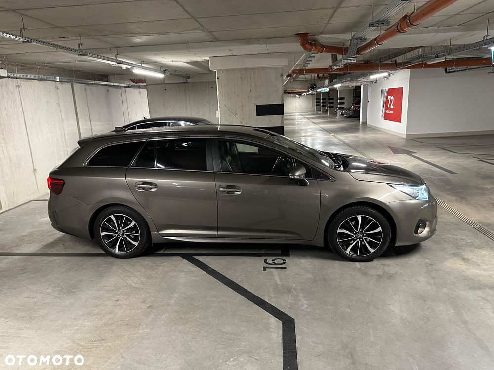 Toyota Avensis 1.8 Premium - 4