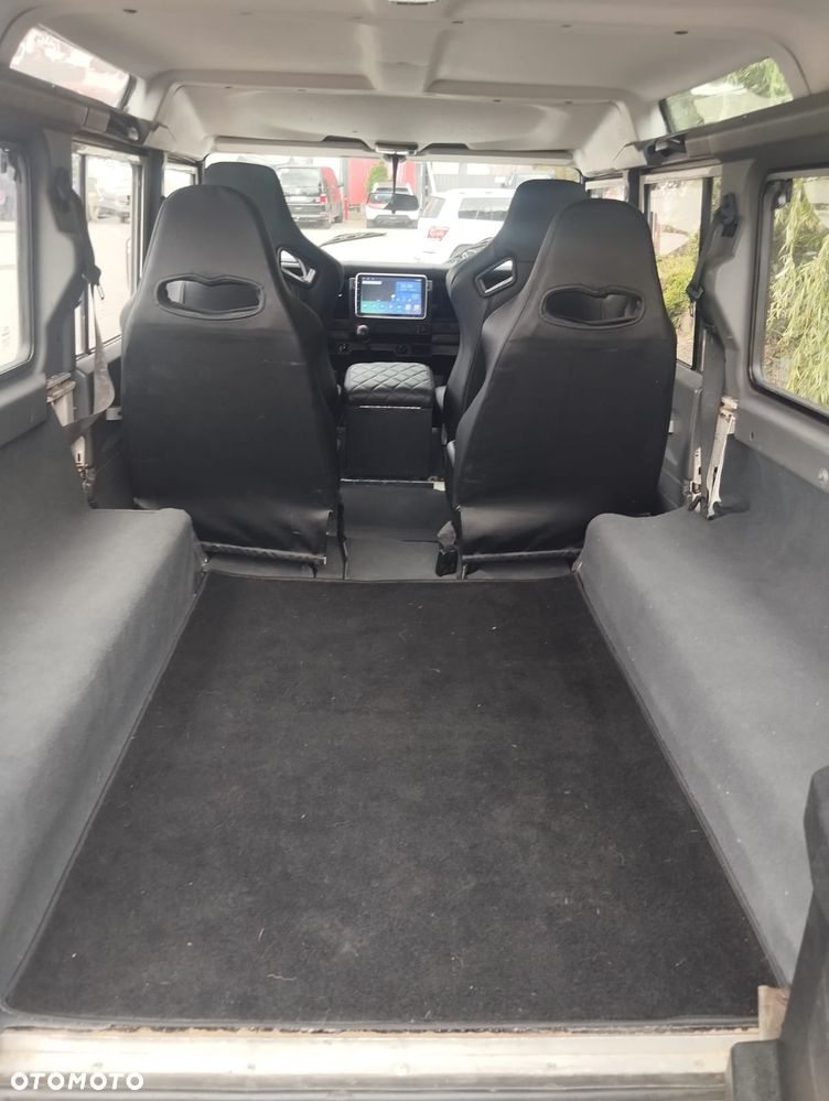 Land Rover Defender - 11