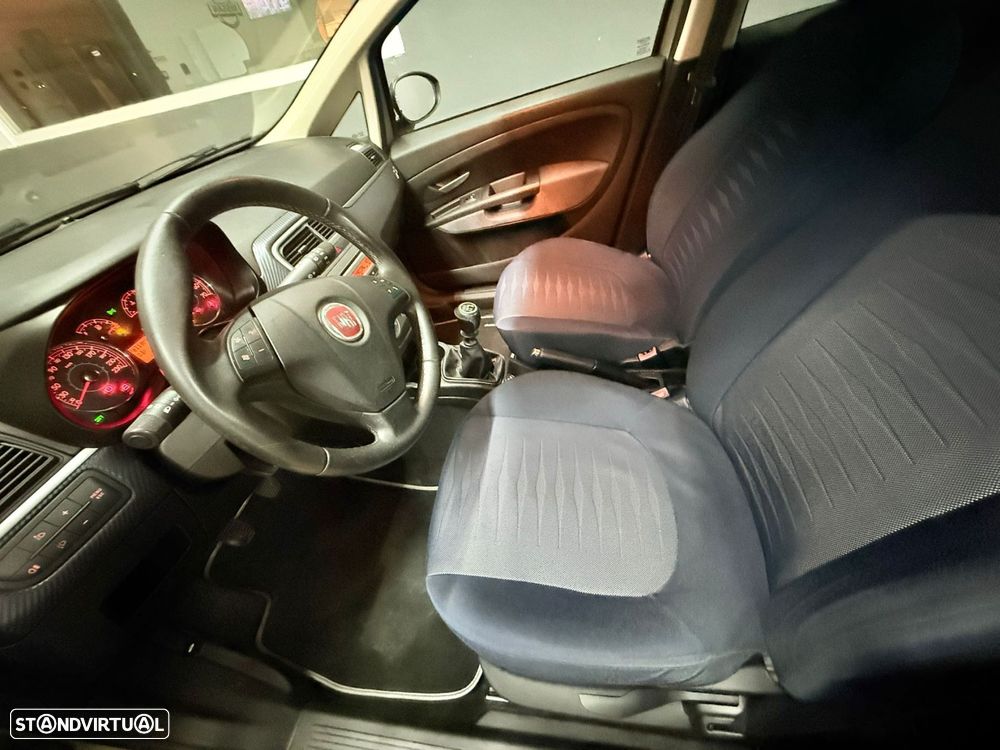 Fiat Punto 1.4 16V Emotion - 13