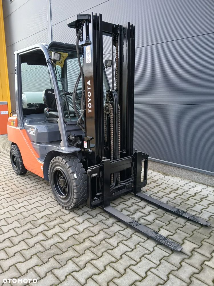 Toyota 02-8FGF30 - 3