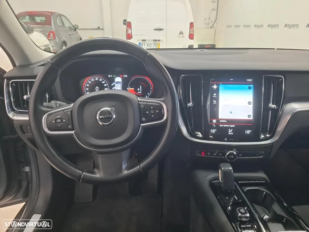 Volvo V60 2.0 T8 AWD TE Momentum Plus - 7