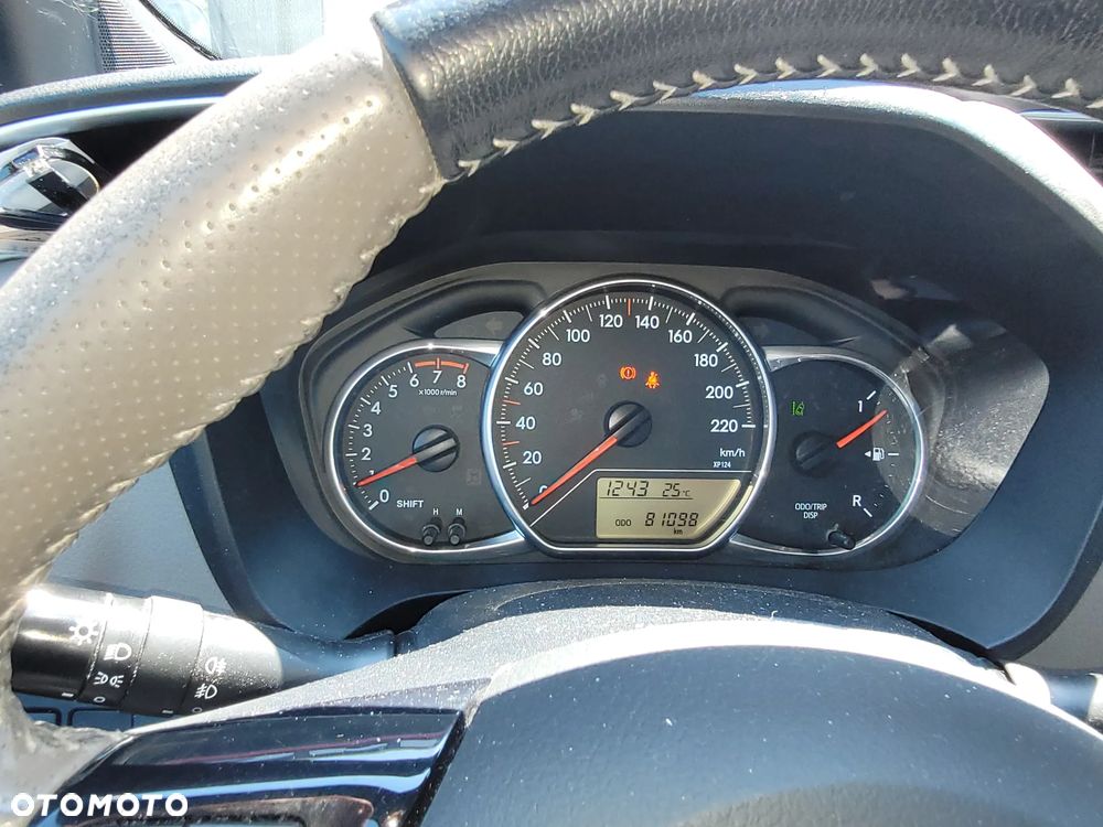 Toyota Yaris 1.33 Selection Platinum - 1