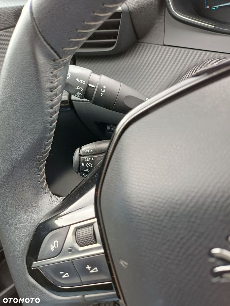Peugeot 208 - 23