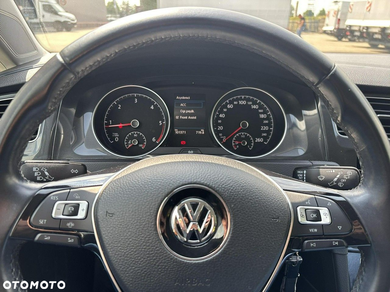 Volkswagen Golf VII 1.6 TDI BMT Comfortline - 19