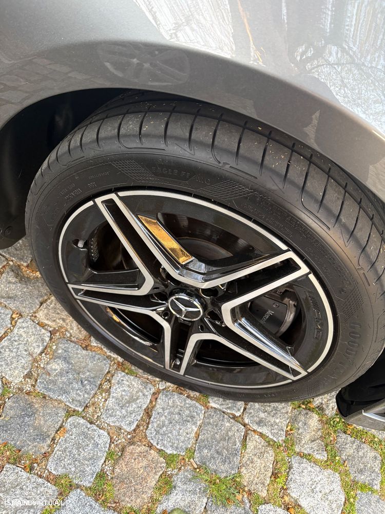 Mercedes-Benz A 250 Limousine e AMG Line - 4