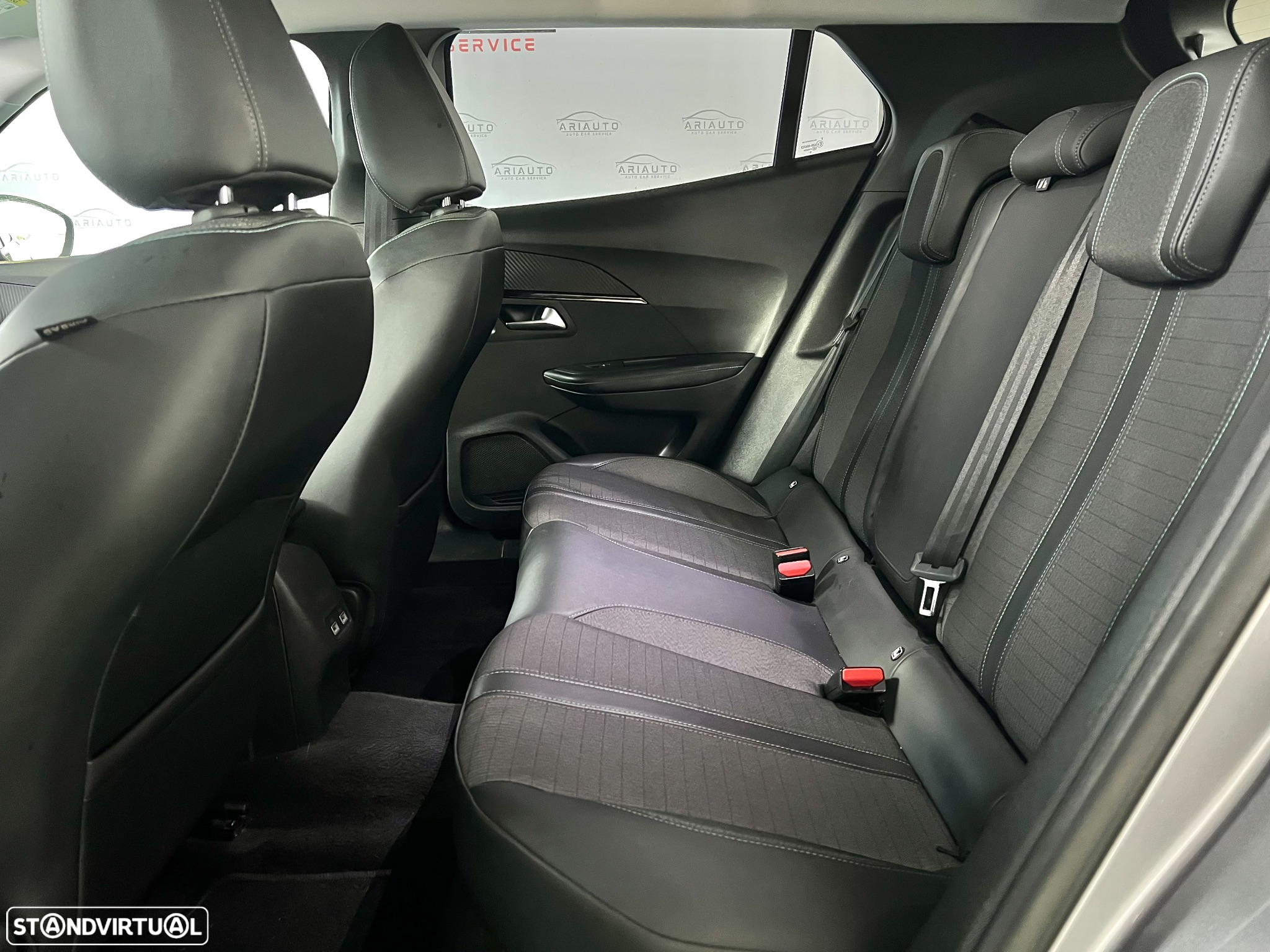 Peugeot 2008 BlueHDi 130 EAT8 Allure - 8
