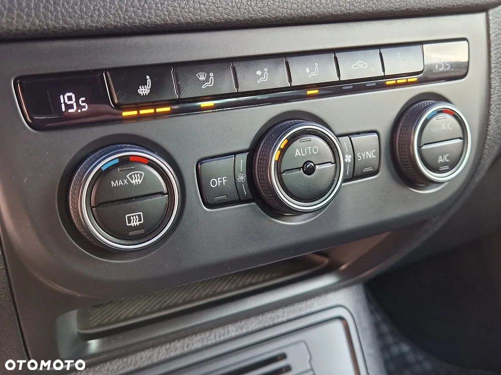 Volkswagen Tiguan 2.0 TDI SCR BlueMotion Technology Lounge Sport & Style - 23