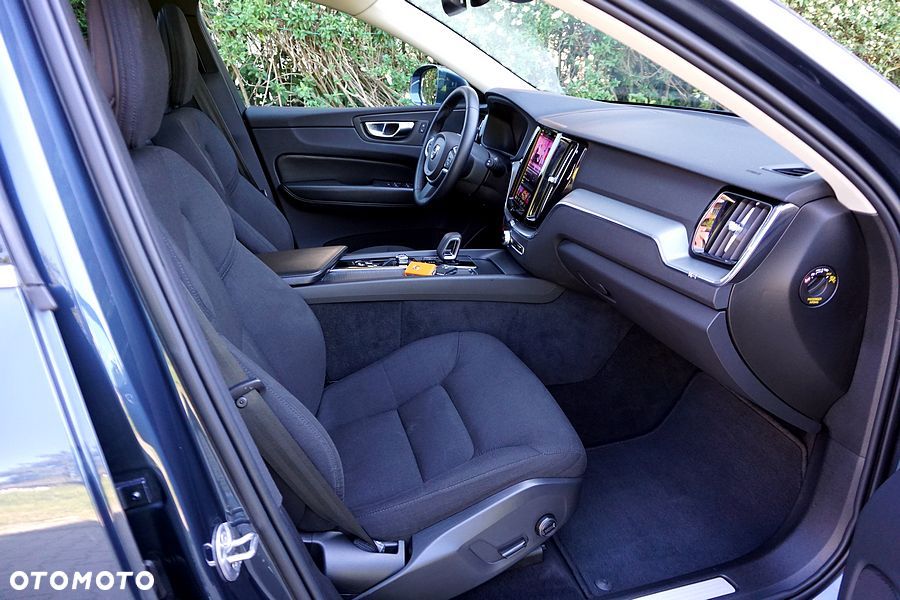 Volvo XC 60 B4 D Geartronic Momentum Pro - 26