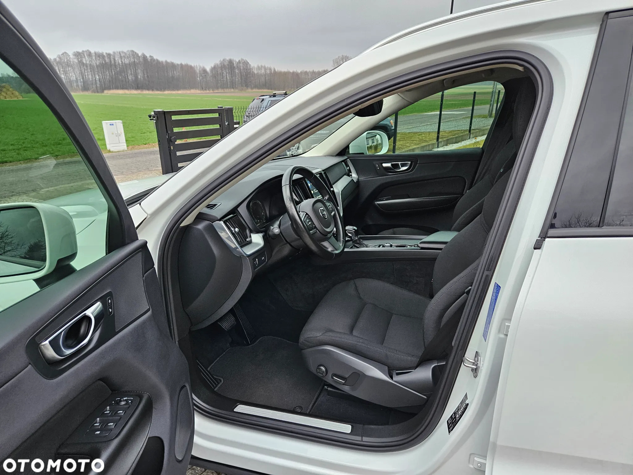 Volvo XC 60 T4 Momentum Pro - 10
