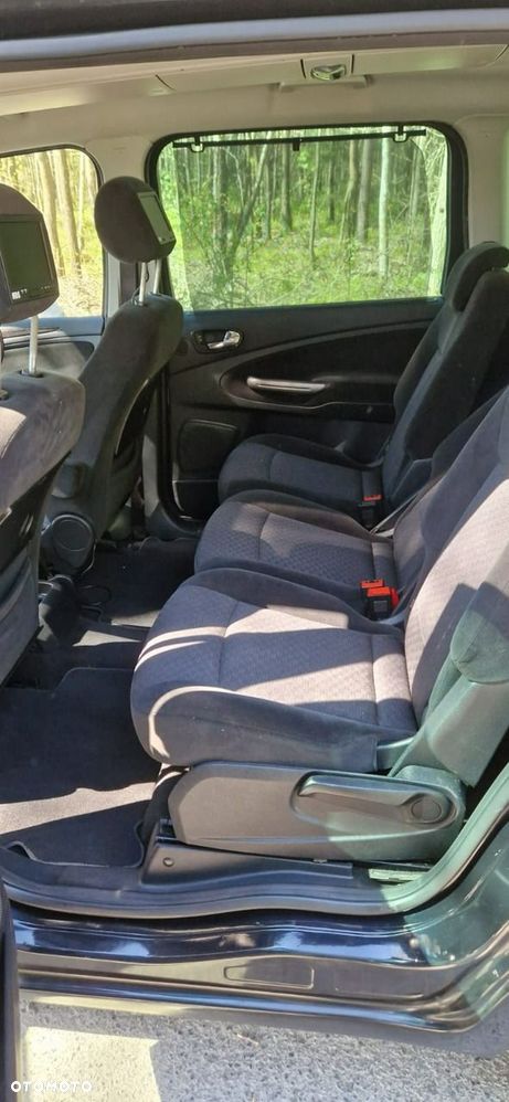 Ford Galaxy - 12