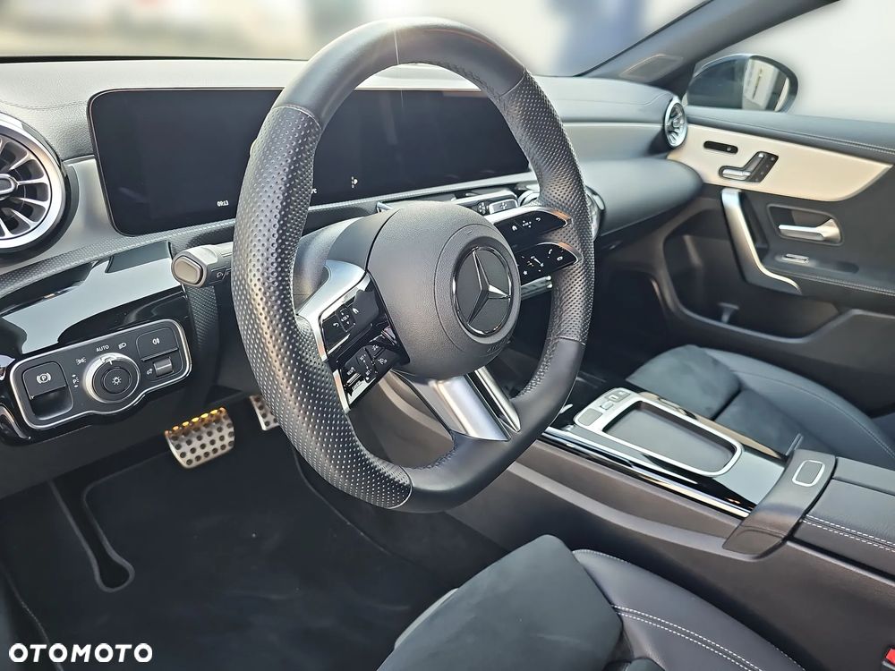 Mercedes-Benz CLA 200 7G-DCT AMG Line Advanced Plus - 14
