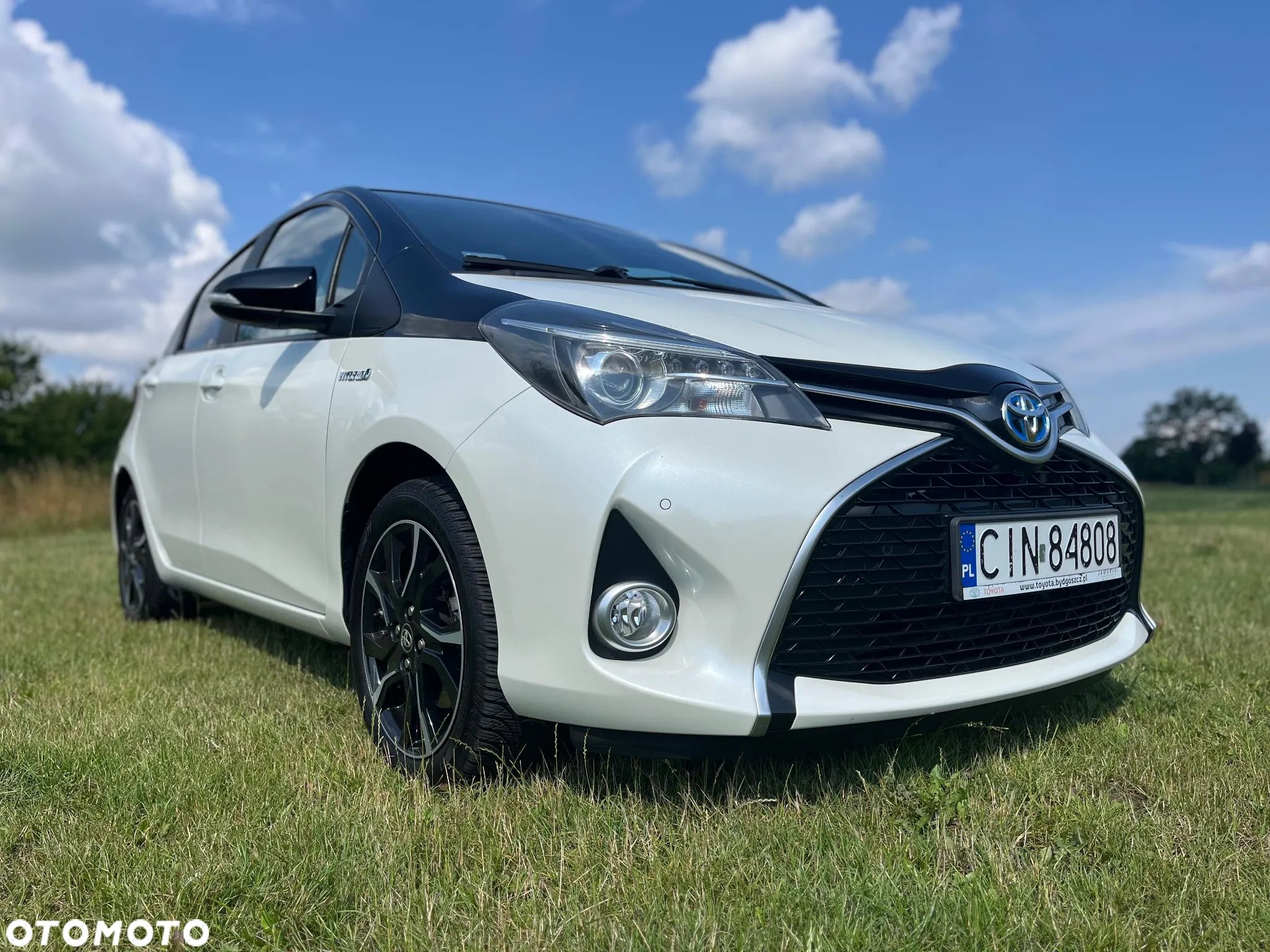Toyota Yaris Hybrid 100 Selection Pure - 1