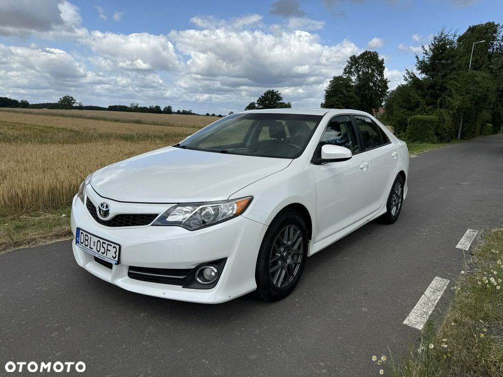Toyota Camry - 2