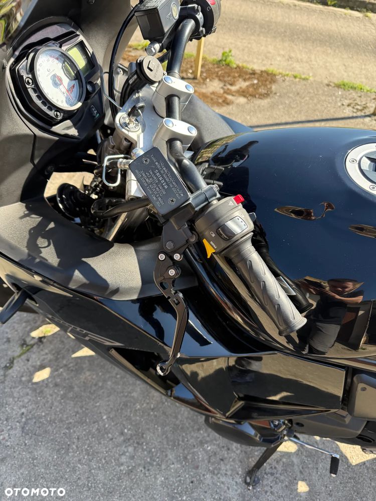 Suzuki GSX - 21