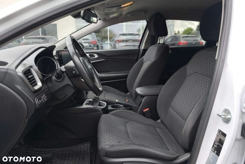 Kia Ceed - 13
