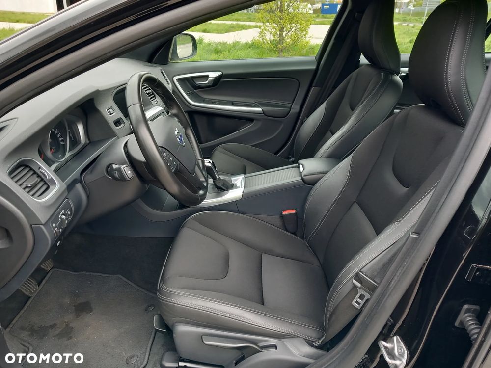 Volvo V60 D4 Linje Svart - 14