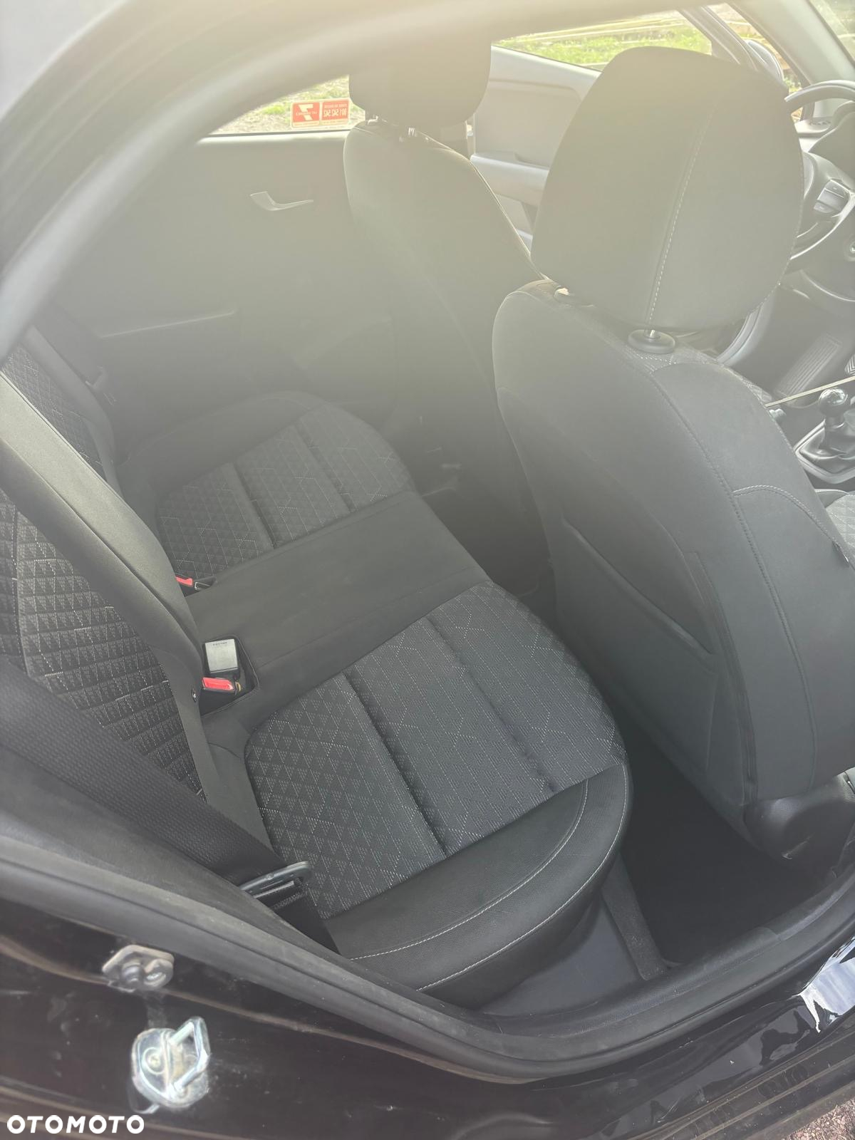 Kia Rio 1.2 M - 10