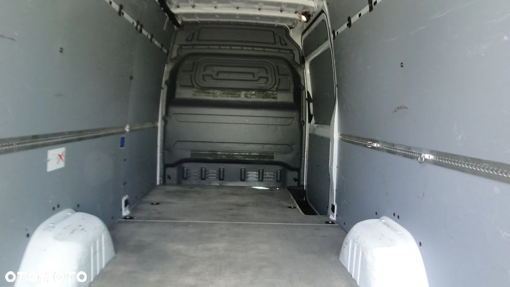 Mercedes-Benz SPRINTER - 11