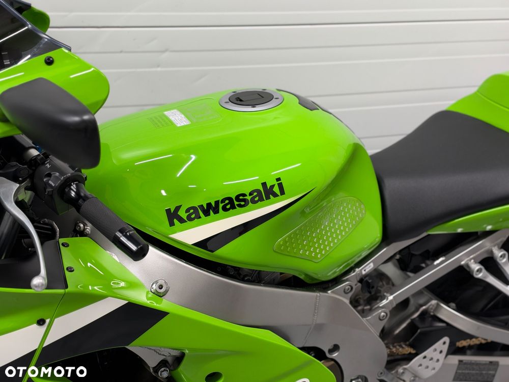 Kawasaki ZXR - 27