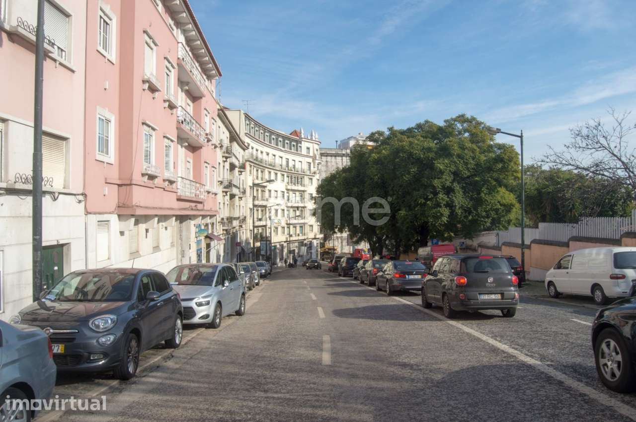 Excelente prédio parcialmente remodelado no coração de Lisboa - Grande imagem: 3/10
