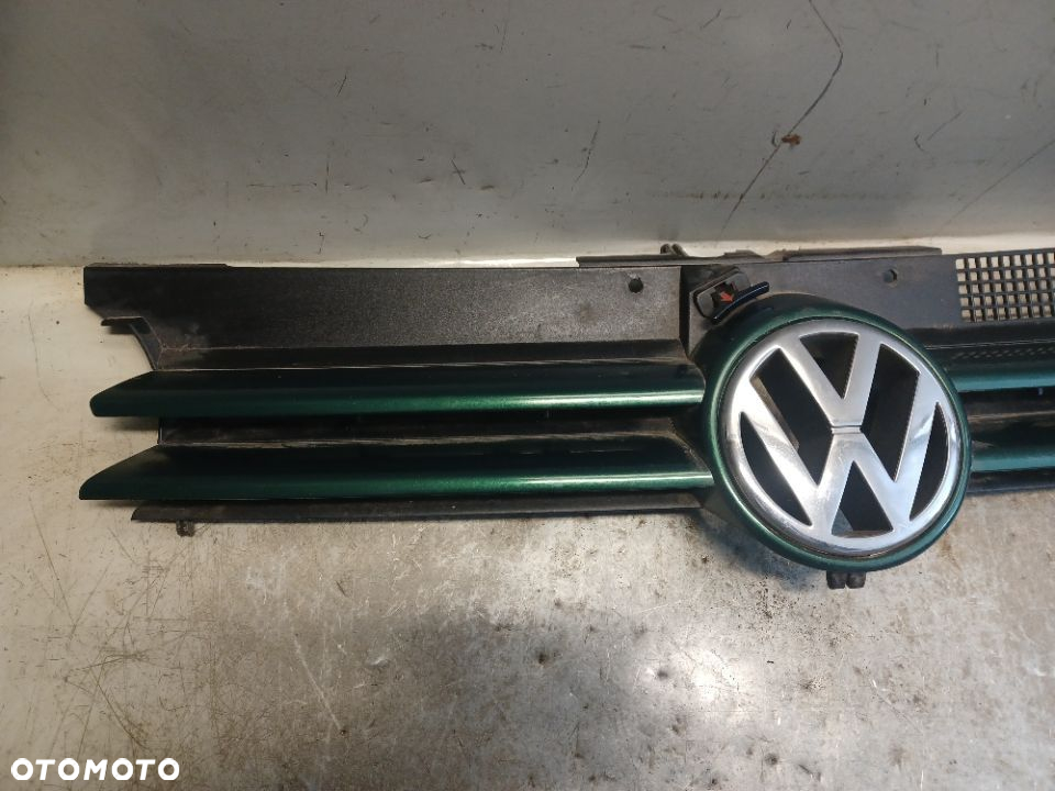 GRILL ATRAPA PRZÓD VOLKSWAGEN GOLF IV ZNACZEK LC6N - 3