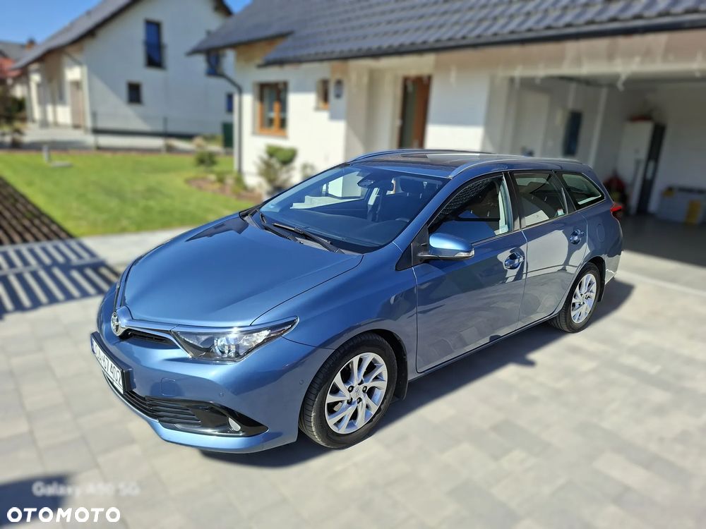 Toyota Auris 1.4 D-4D Premium Comfort - 1