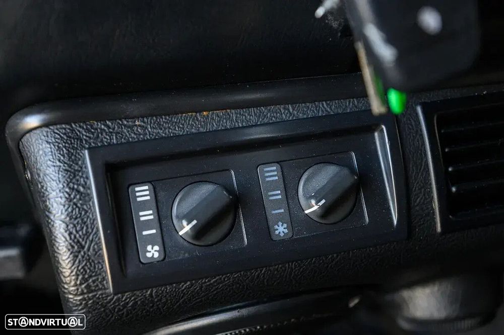 Land Rover Defender 90 2.5 Td5 E - 34