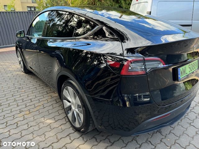 Tesla Y - 4